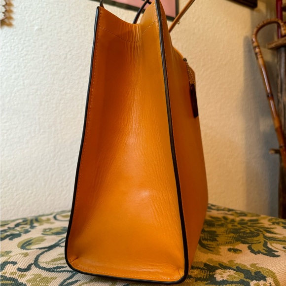 Coach Cashin Carry 32 in Papaya - Picture 5 of 10